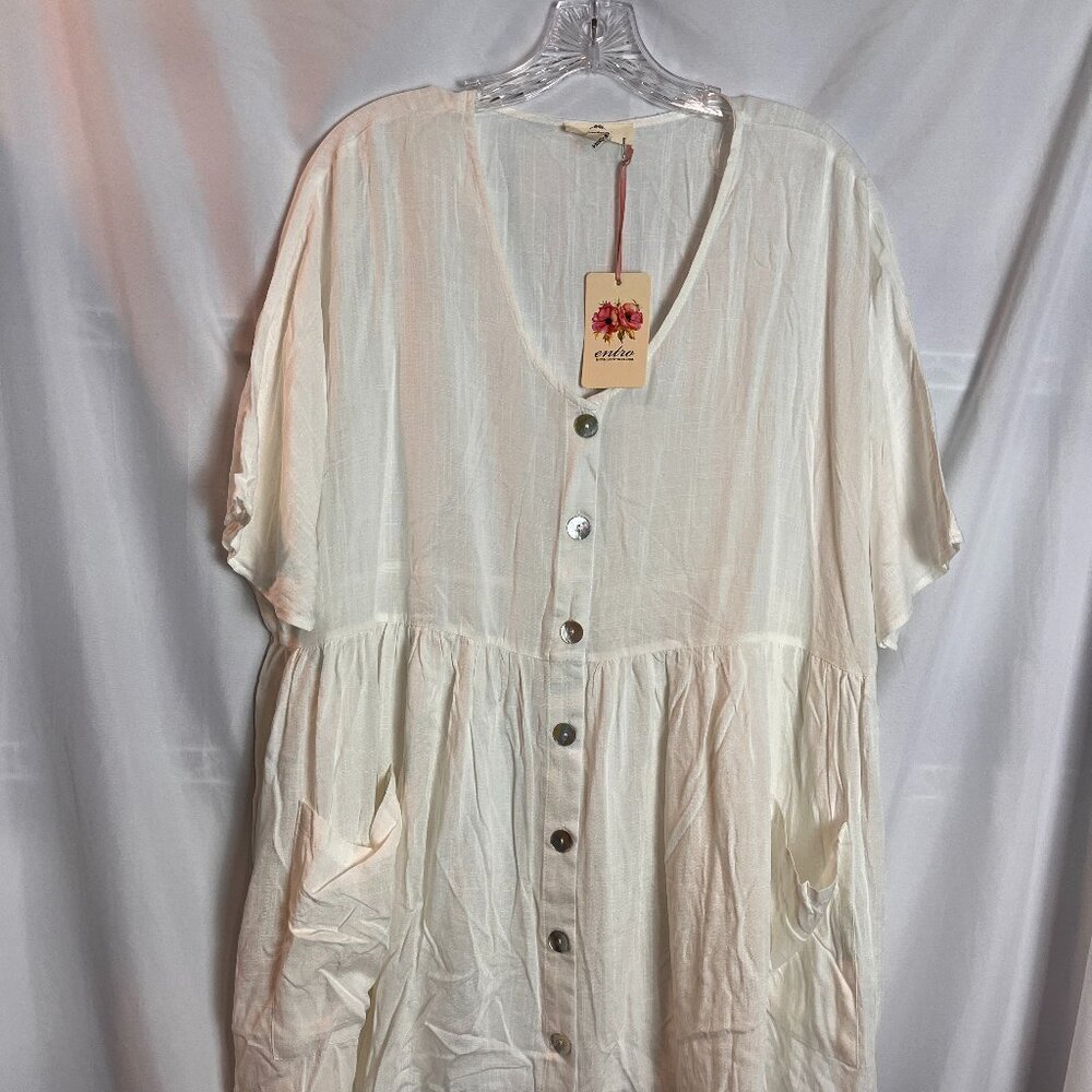 Women's Creme color Oversize fit short slv Button front Entro Top Size M, NWT